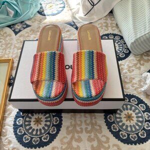 Larroudé Alex Flatform Mule In Rainbow Raffia